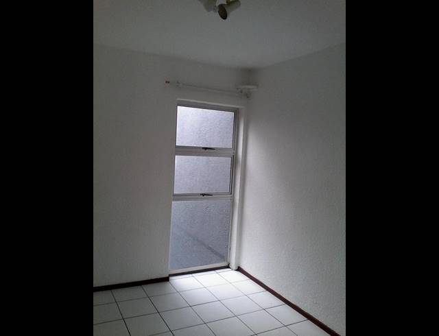 2 BEDROOM PROPERTY TO RENT IN MEER EN SEE